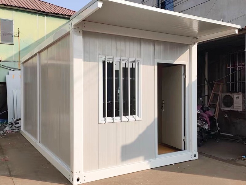 Casa contenedor con dosel