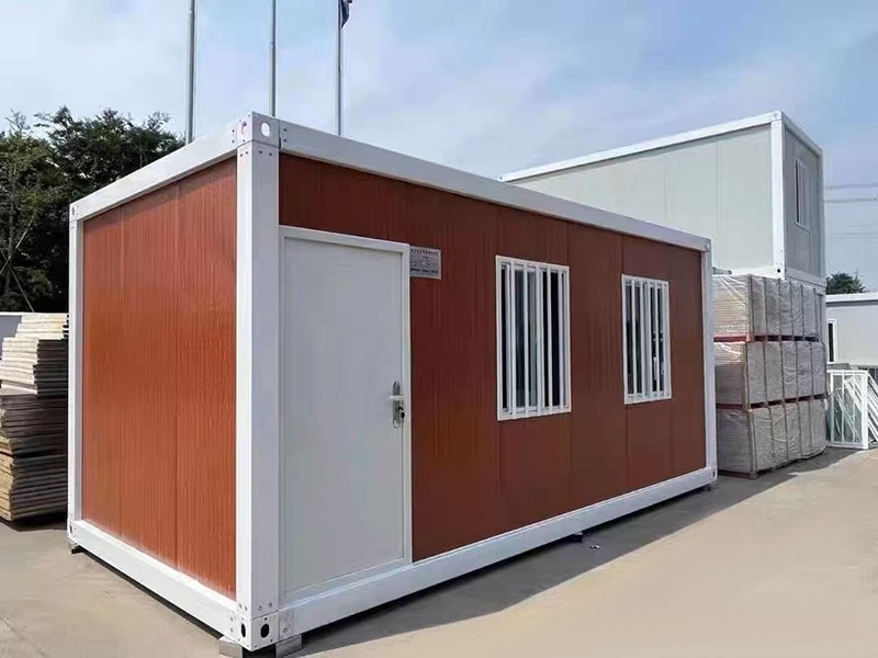 Casa contenedor de grano de madera